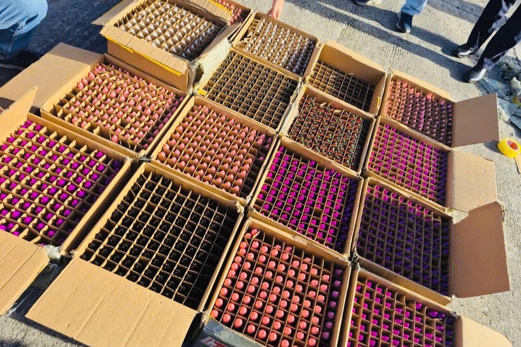 Thu giữ hơn 65.000 thiết bị thuốc lá điện tử quá cảnh, trị giá 9 tỷ đồng - 1