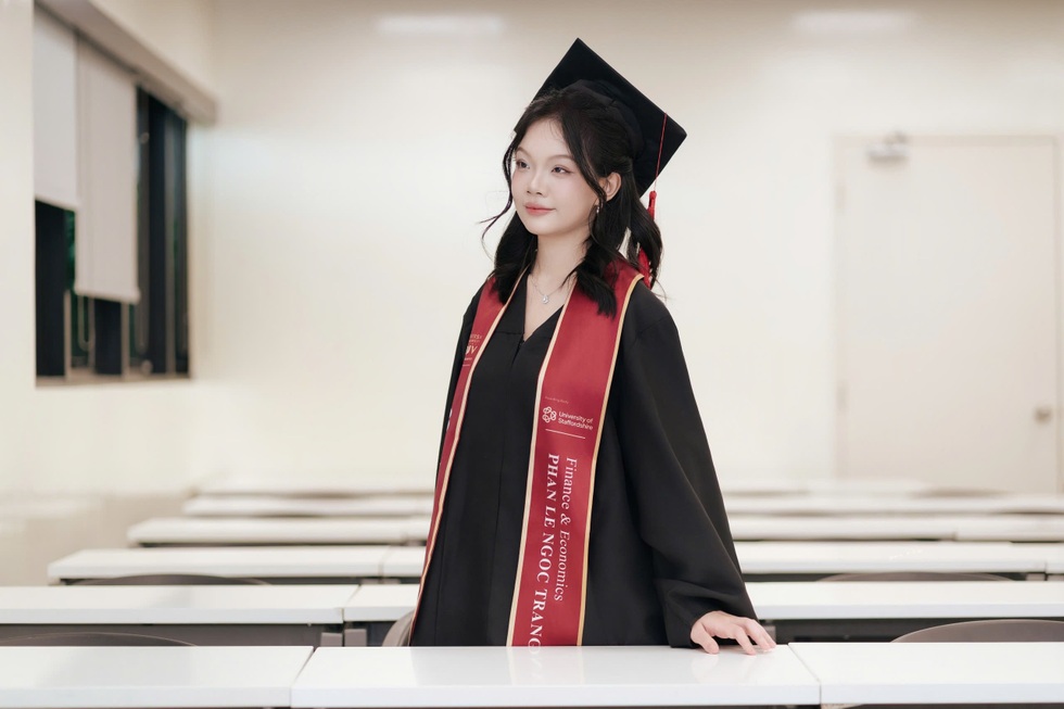 Thủ khoa “trường nhà giàu” kể trải nghiệm khủng hoảng đời sinh viên - 1