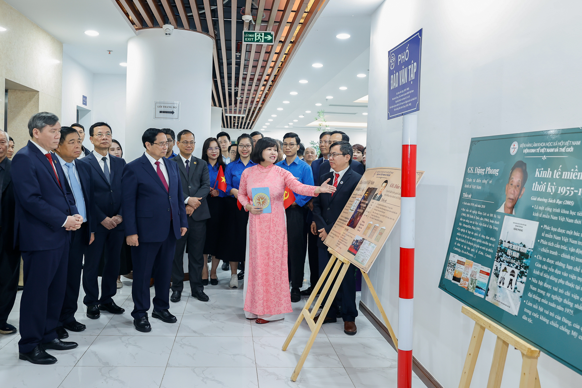 Thủ tướng: Có lời giải thỏa đáng cho câu hỏi, bằng cách nào thoát khỏi bẫy thu nhập trung bình? - Ảnh 1.