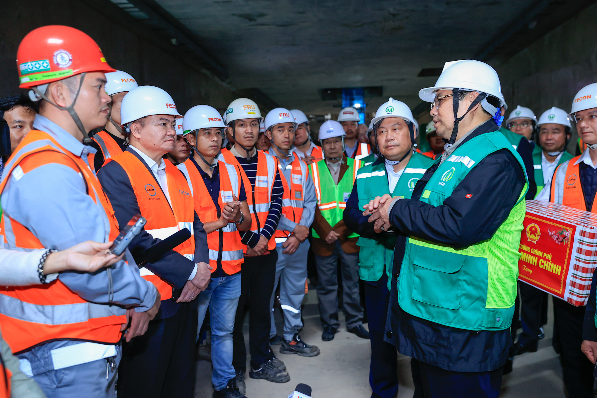 Thủ tướng: Xây dựng đường sắt đô thị với tầm nhìn trăm năm, 90% nhân lực là người Việt 1 đường sắt đô thị - Ảnh 1.