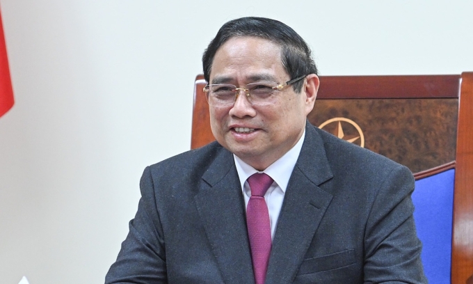 Thủ tướng Phạm Minh Chính điện đàm với Thủ tướng Singapore Lawrence Wong ngày 10/2. Ảnh: VGP