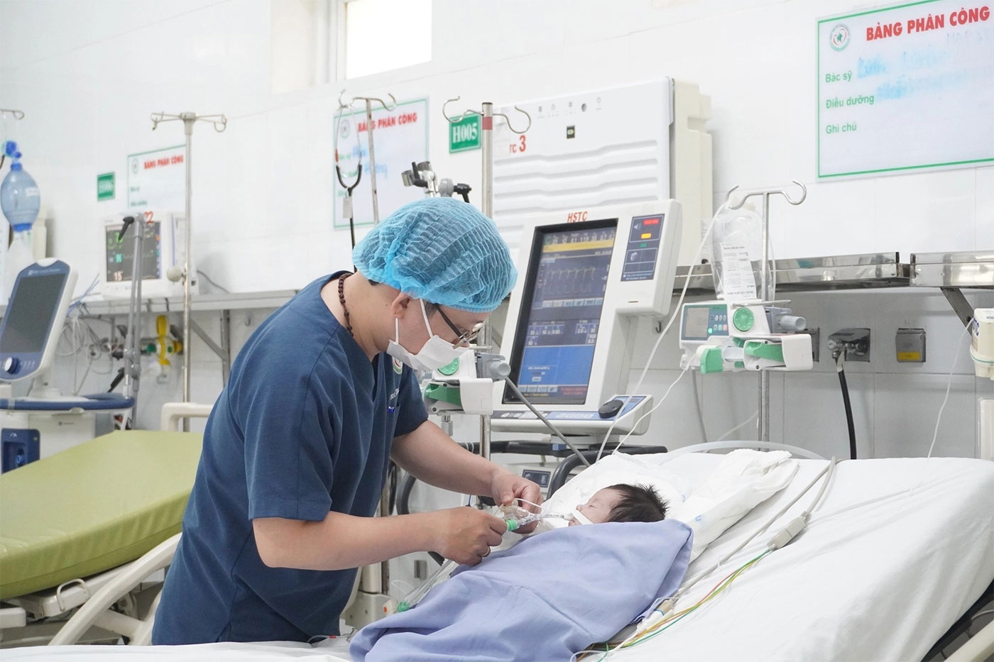 Tiêm phòng RSV sớm, chìa khóa giúp giảm gánh nặng bệnh tật cho trẻ dưới 1 tuổi  - Ảnh 1.