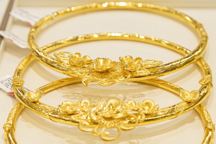 Giá vàng hôm nay 3/2: Tiếp tục lao dốc không phanh- Ảnh 1.