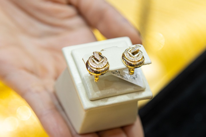 Giá vàng hôm nay 5/2: Tiếp tục tăng, tiến sát 5.000 USD/ounce- Ảnh 1.