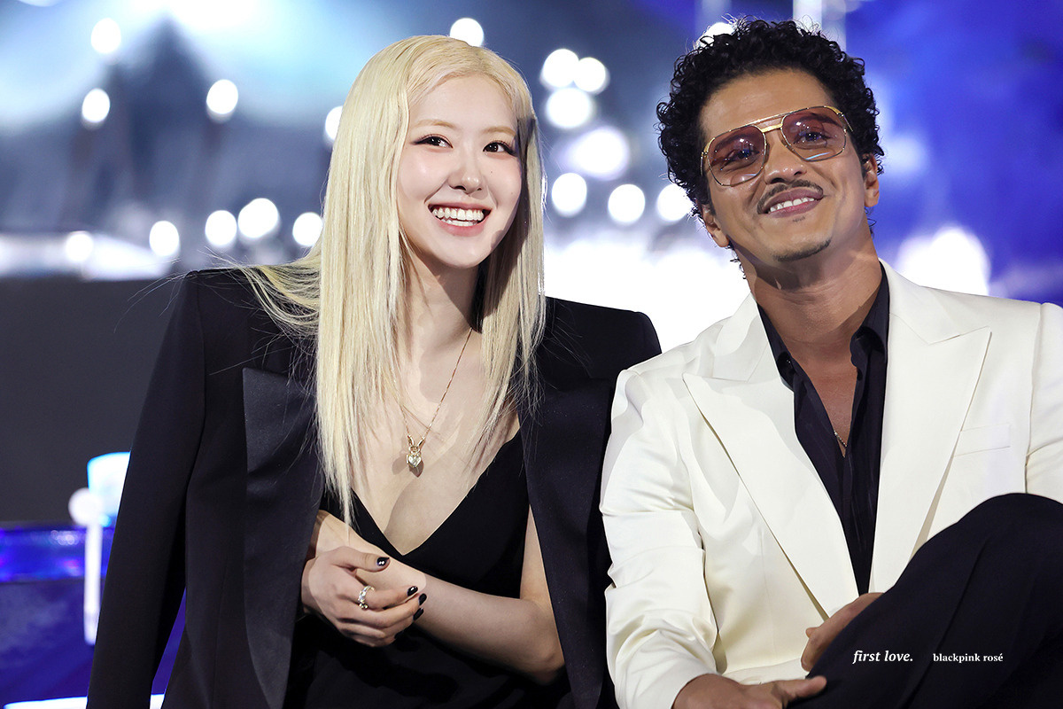 Tin đồn Rosé (BLACKPINK) - Bruno Mars hẹn hò, còn nôn nóng có con?- Ảnh 1.