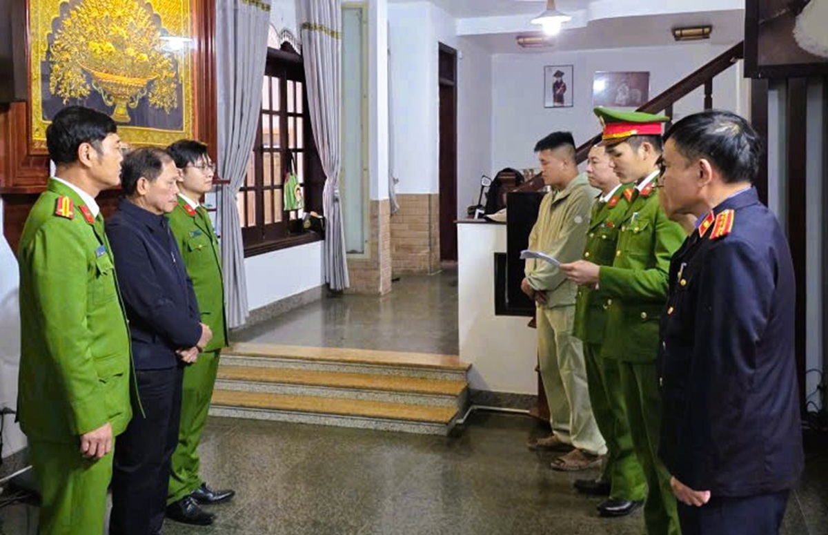 Tin mới vụ khởi tố 2 giám đốc kinh doanh xe điện lớn nhất Thanh Hóa - Ảnh 1.