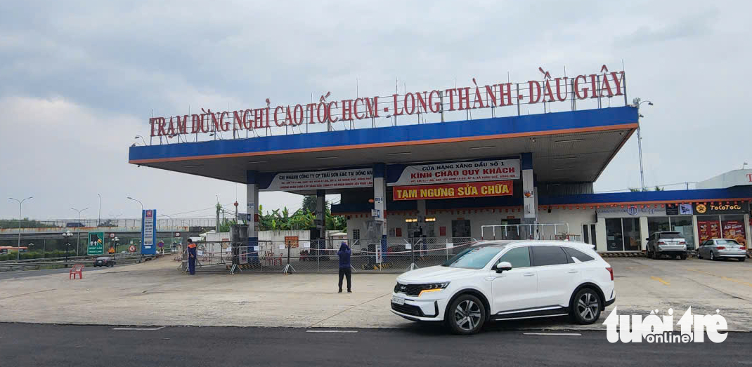 Tính toán dùng can xăng lưu động để cung cấp cho xe hết xăng trên cao tốc TP.HCM - Long Thành - Ảnh 1.