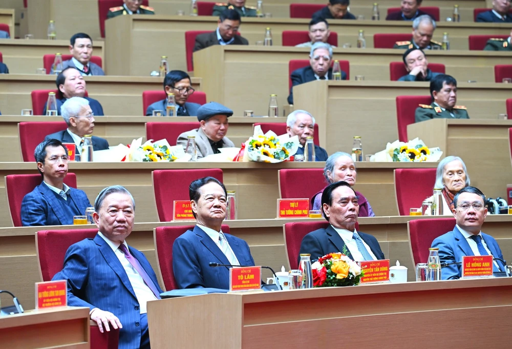 tong-bi-thu-to-lam-gap-mat-can-bo-cong-an-cao-cap-nhan-dip-tet-nguyen-dan-2026.jpeg