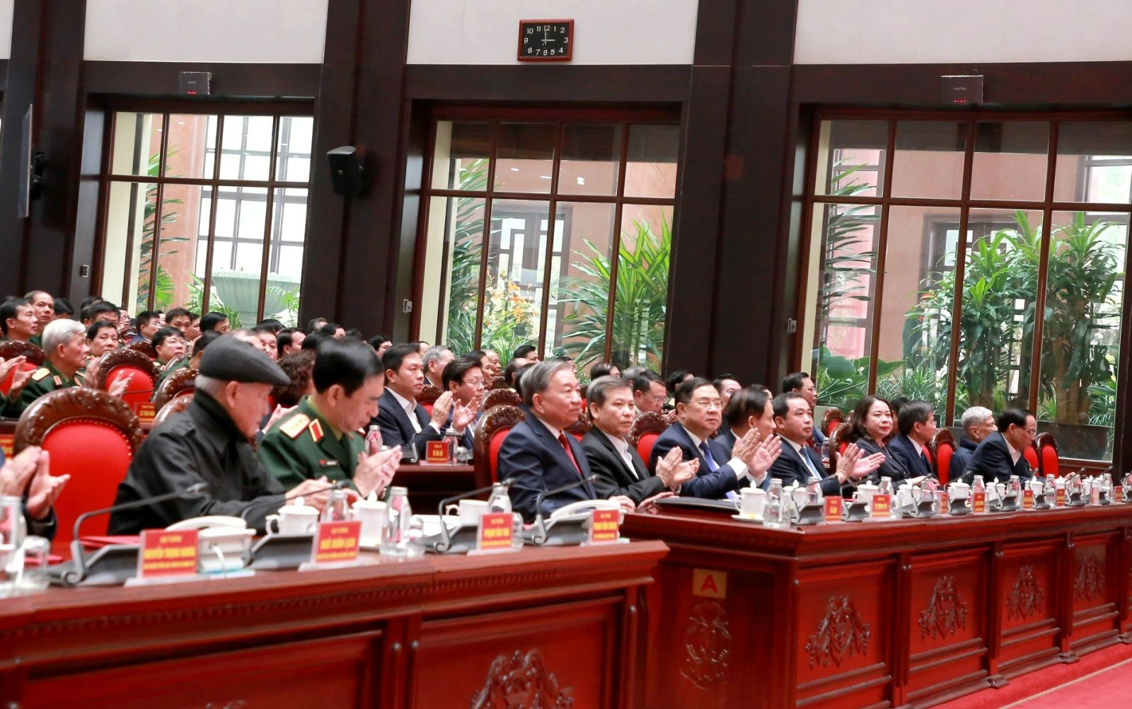 Tổng Bí thư Tô Lâm gặp mặt tướng lĩnh quân đội nghỉ hưu, nghỉ công tác - Ảnh 2.