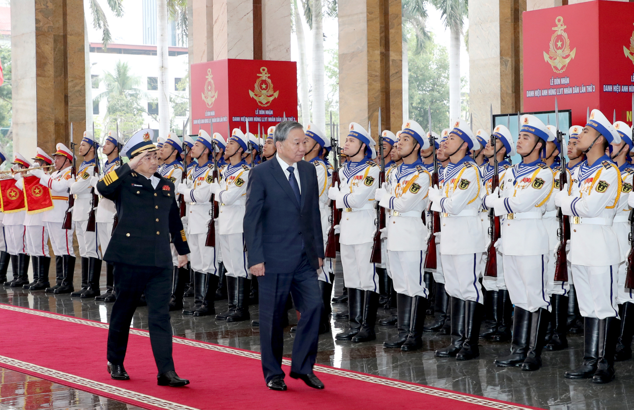 Tổng Bí thư Tô Lâm trao danh hiệu Anh hùng LLVTND tặng Quân chủng Hải quân - Ảnh 1.
