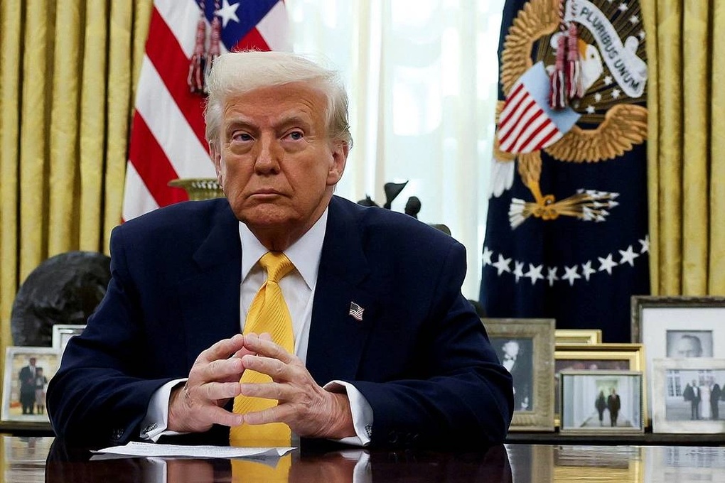 Tổng thống Trump cảnh báo đưa thêm biên đội tàu sân bay đến sát Iran - 1