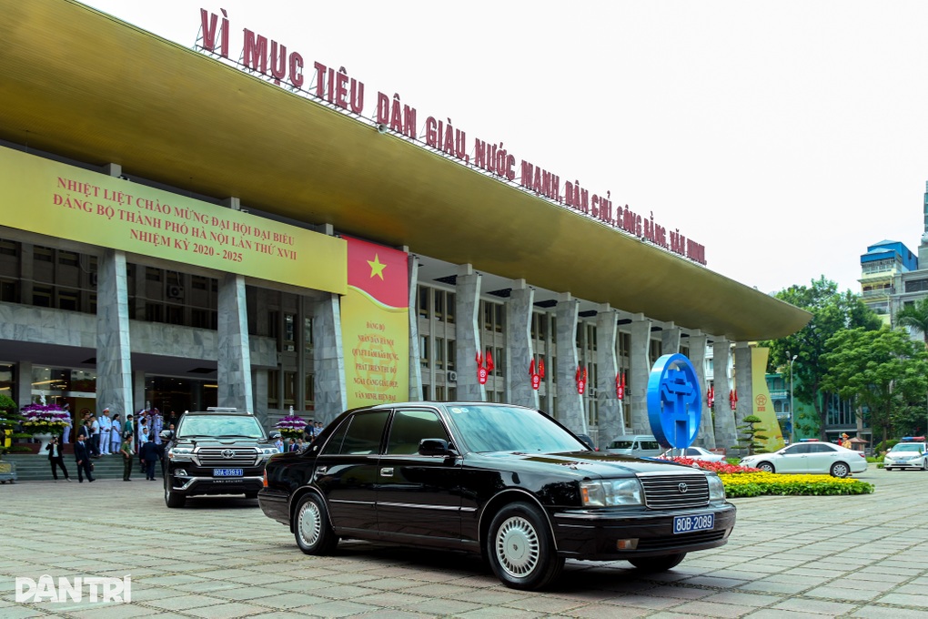 Toyota Crown: Mẫu xe huyền thoại tại Việt Nam - 1