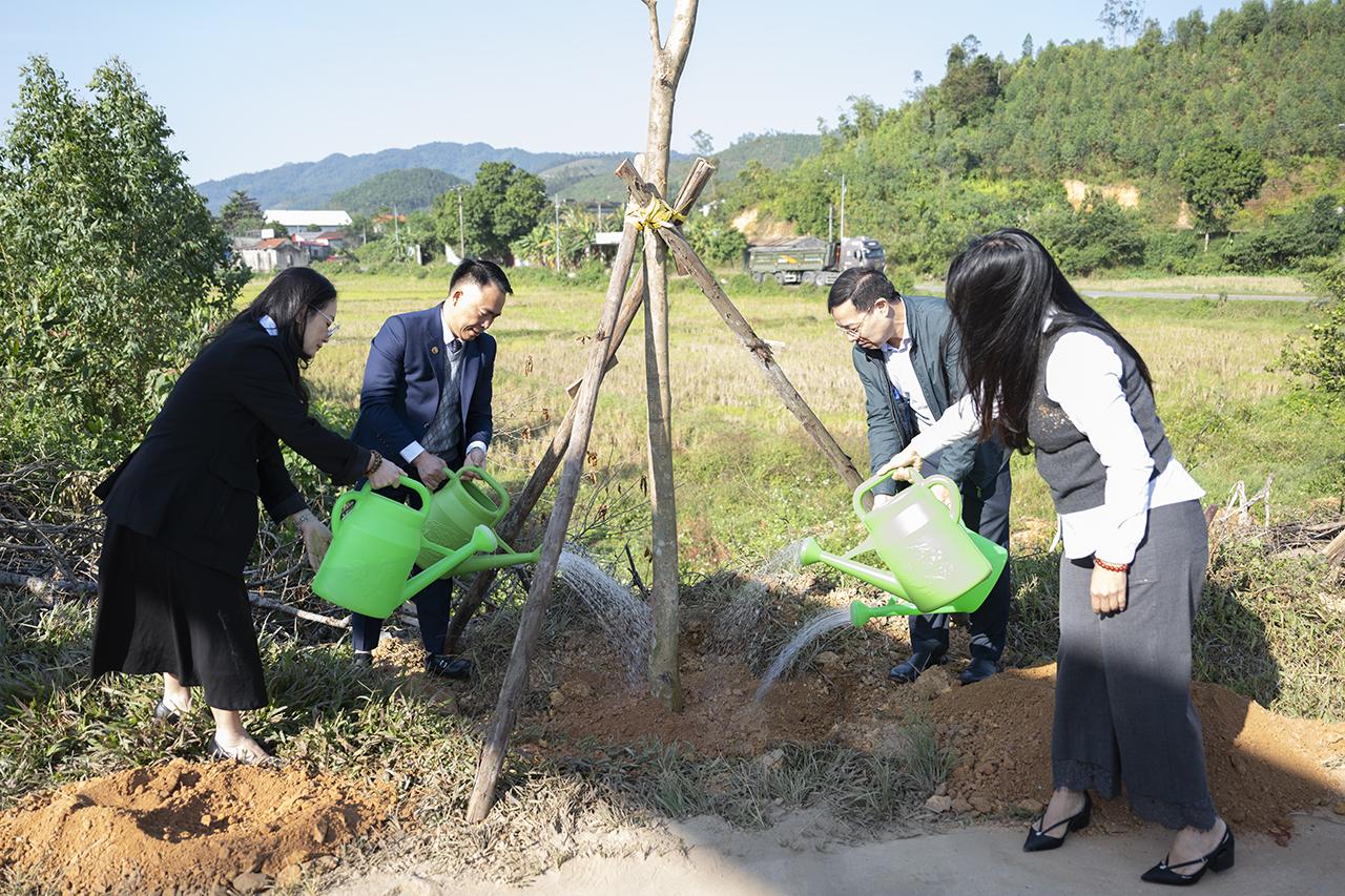 Toyota Việt Nam: Dấu ấn hành trình xanh hóa học đường và cam kết chiến lược 2025 - 2028- Ảnh 1.