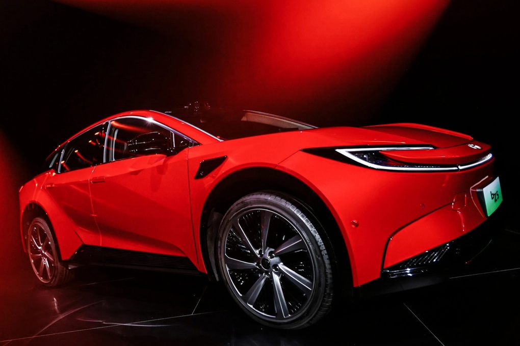 Toyota giữ vững vị trí số 1 toàn cầu dù chậm làm xe điện - 1