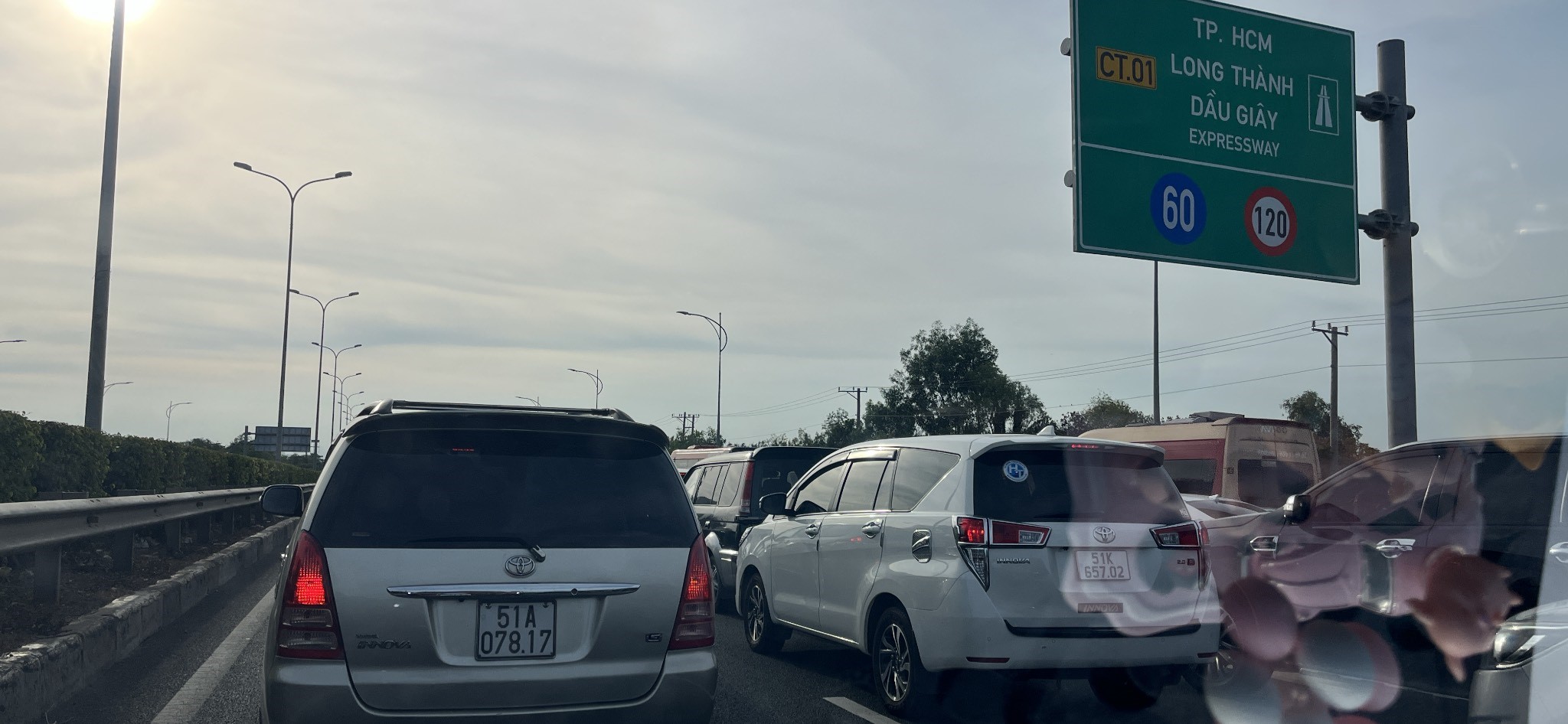 Trả tiền mua thời gian hay rước bực vào người? 1 “Ám ảnh” mang tên cao tốc dịp Lễ, Tết: Trả tiền mua thời gian hay rước bực vào người? - Ảnh 1.