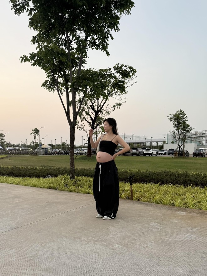 Từ hot girl mặt mộc đến mẹ bỉm dáng xịn: Trâm Anh chưa lúc nào hết slay- Ảnh 2. Từ hot girl mặt mộc đến mẹ bỉm dáng xịn: Trâm Anh chưa lúc nào hết slay- Ảnh 2.