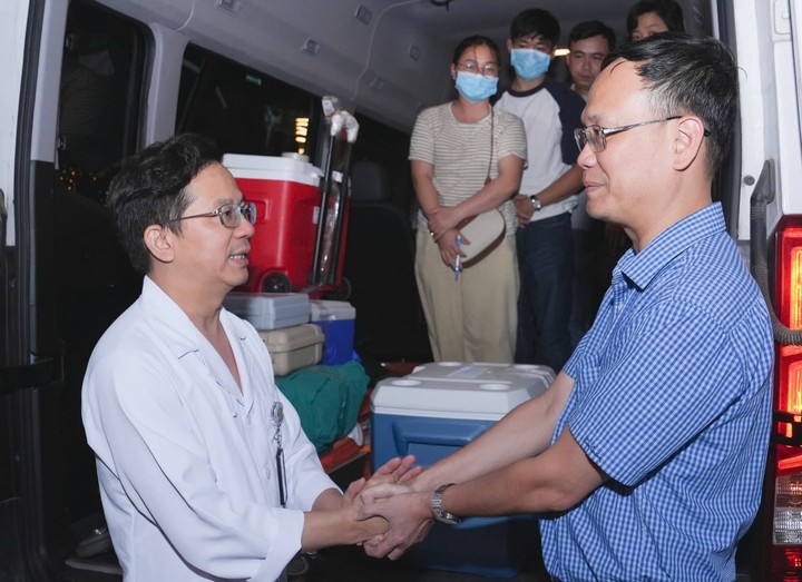 Trái tim được vận chuyển vào TP.HCM và ghép cho một bệnh nhi 10 tuổi mắc cơ tim giãn.