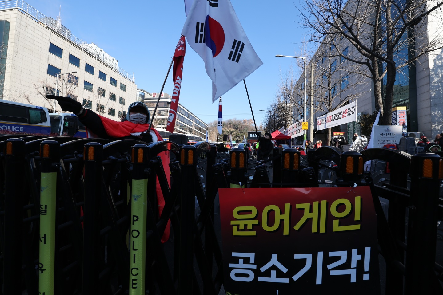 Tranh cãi sau bản án chung thân của ông Yoon Suk-yeol - Ảnh 1. Tranh cãi sau bản án chung thân của ông Yoon Suk-yeol - Ảnh 1.