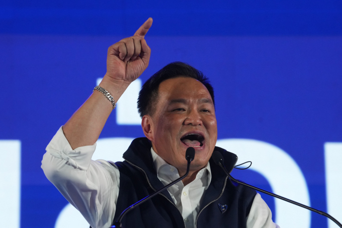 Thủ tướng Thái Lan Anutin Charnvirakul tại sự kiện vận động tranh cử ở Bangkok hôm 30/1. Ảnh: AP