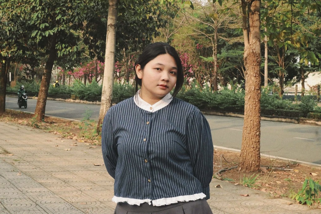 Trở lại TPHCM sau Tết, sinh viên ứa nước mắt khi mở vali - 1