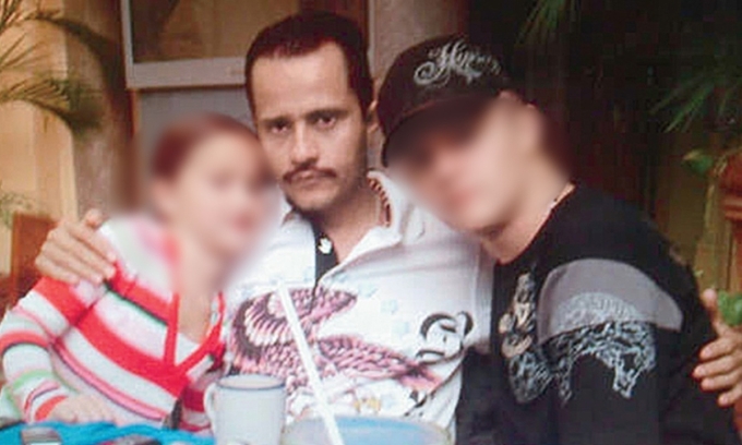 Nemesio Oseguera (giữa) trong một bức ảnh bằng chứng của công tố viên liên bang Mỹ. Ảnh: Tòa án Mỹ