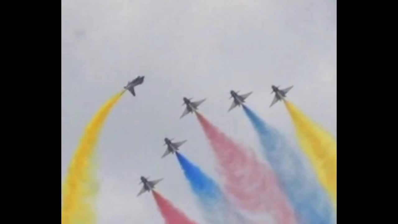 Tiêm kích Trung Quốc 'từng bắn hạ Rafale' bay biểu diễn ở Singapore