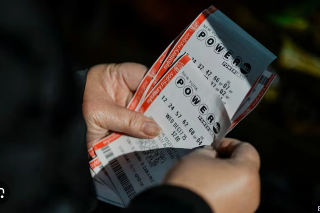 Trúng số 4,2 triệu USD, người phụ nữ sống giản dị nhưng vẫn rơi vào cảnh trắng tay- Ảnh 1.