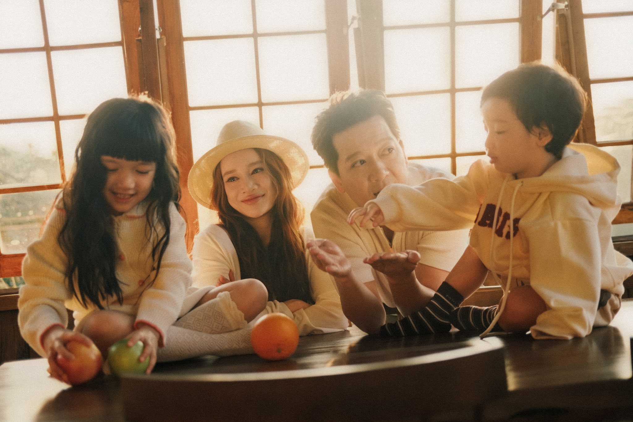 Gia đình Trường Giang và Nhã Phương