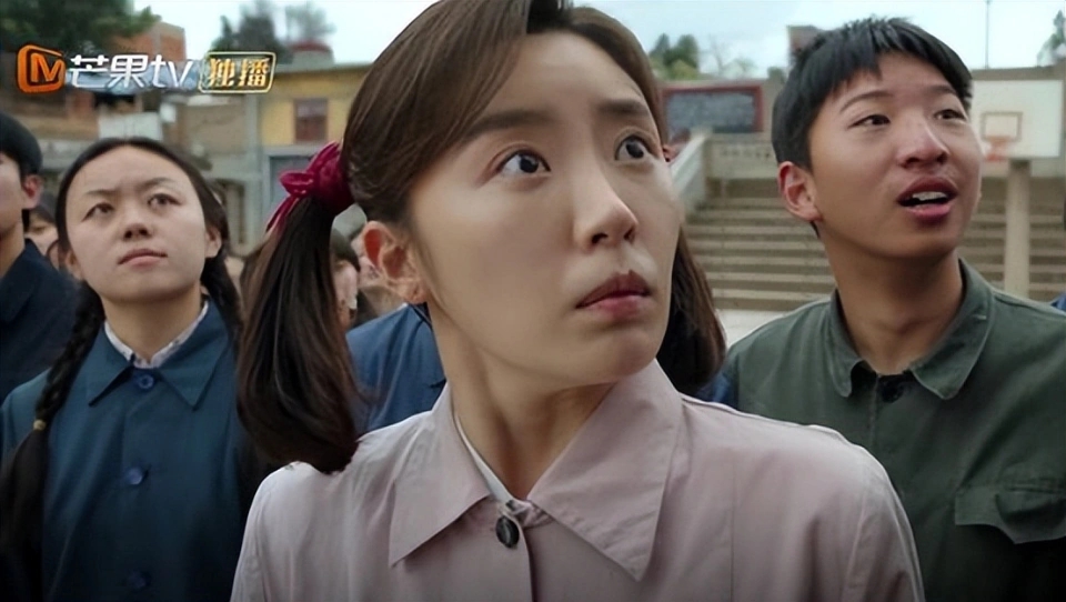 Mỹ nhân U32 vẫn bất chấp đóng thiếu nữ 14 tuổi, nũng nịu như công chúa khiến ai nấy sởn da gà- Ảnh 1.