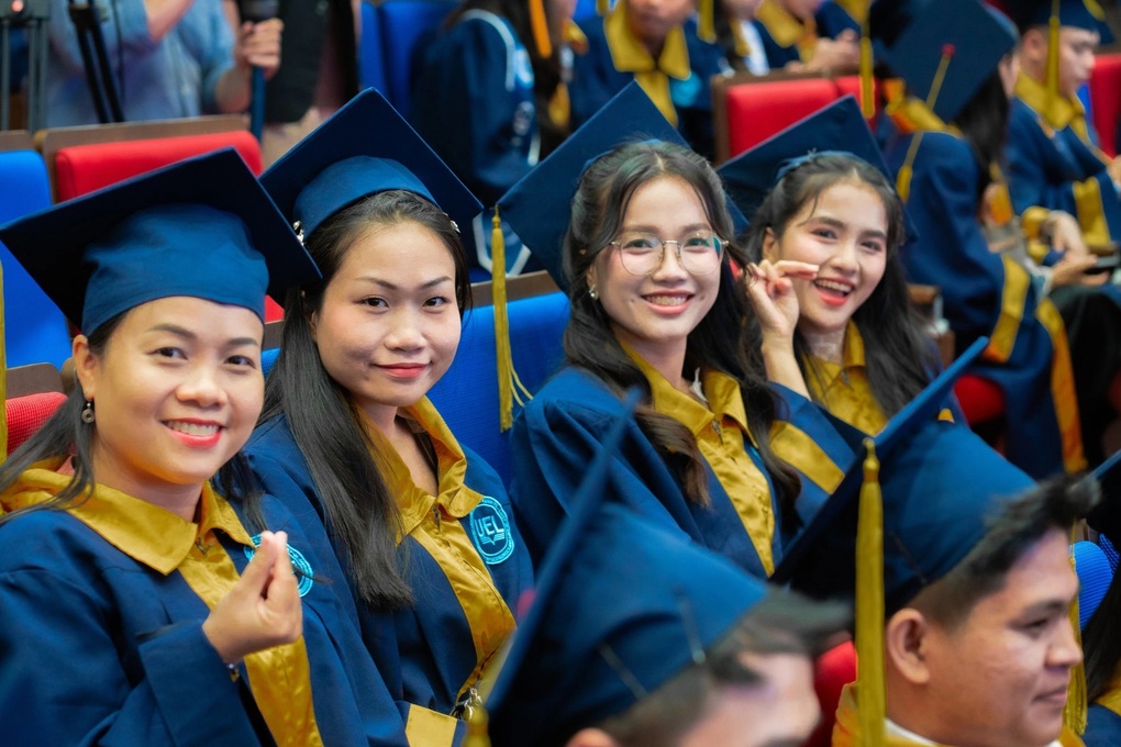 Trường đại học tung tiền tuyển giảng viên, mức lương cao nhất 75 triệu đồng - 1