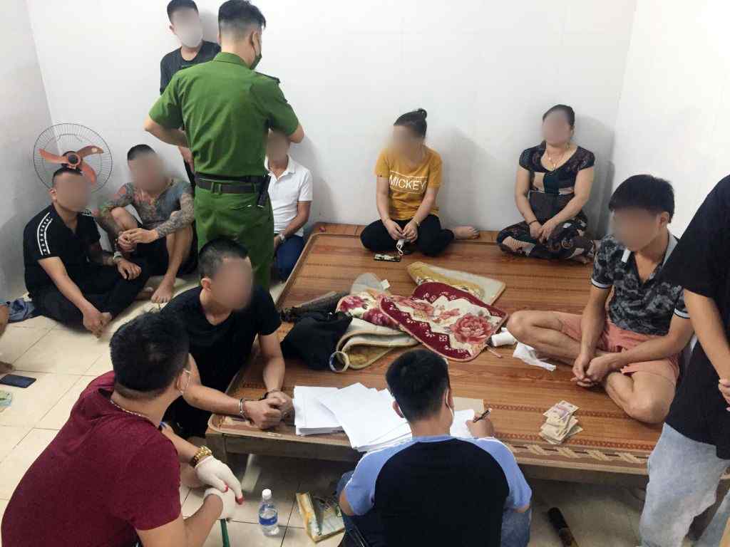 Chơi đánh bài ngày Tết: Trường hợp nào bị phạt hành chính, khi nào bị xử lý hình sự?- Ảnh 1. Chơi đánh bài ngày Tết: Trường hợp nào bị phạt hành chính, khi nào bị xử lý hình sự?- Ảnh 1.