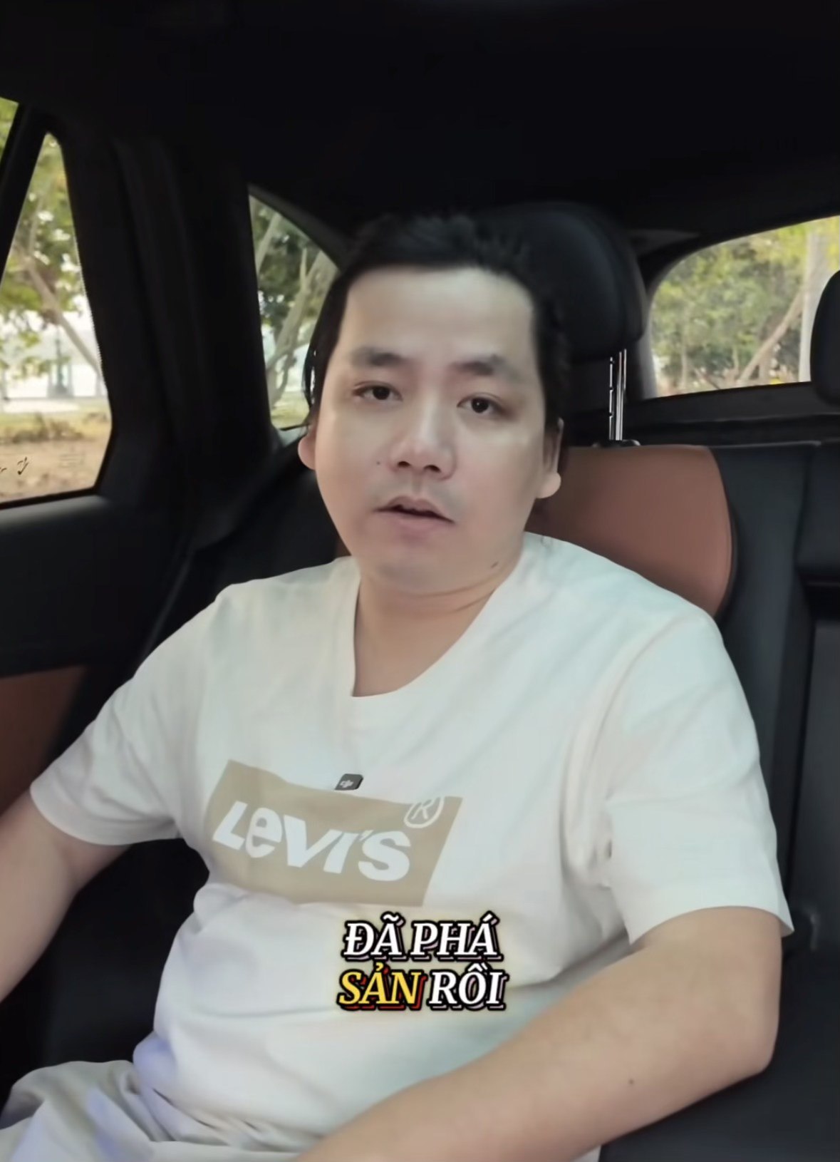 Nhìn lại dàn xe của Khoa Pug trước khi tuyên bố phá sản: Từ Camry ‘máy V6’ độc lạ tại Mỹ đến cặp đôi Mercedes-Benz hơn 4 tỷ đồng tại Việt Nam- Ảnh 1.