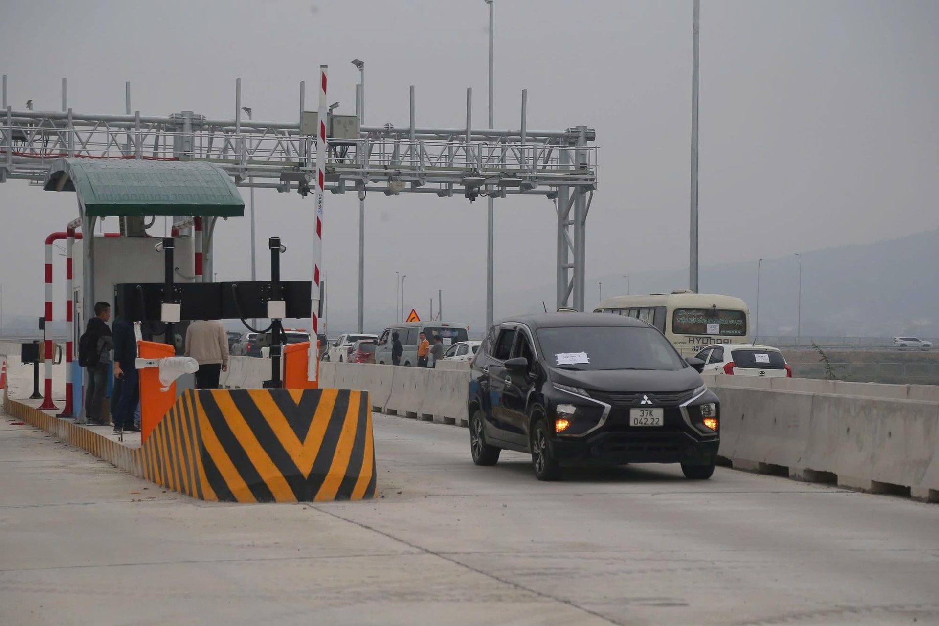 Từ ngày mai, loạt hành vi sau sẽ bị nâng mức xử phạt, cao nhất lên đến 100 triệu đồng, chủ phương tiện đặc biệt lưu ý!- Ảnh 1.