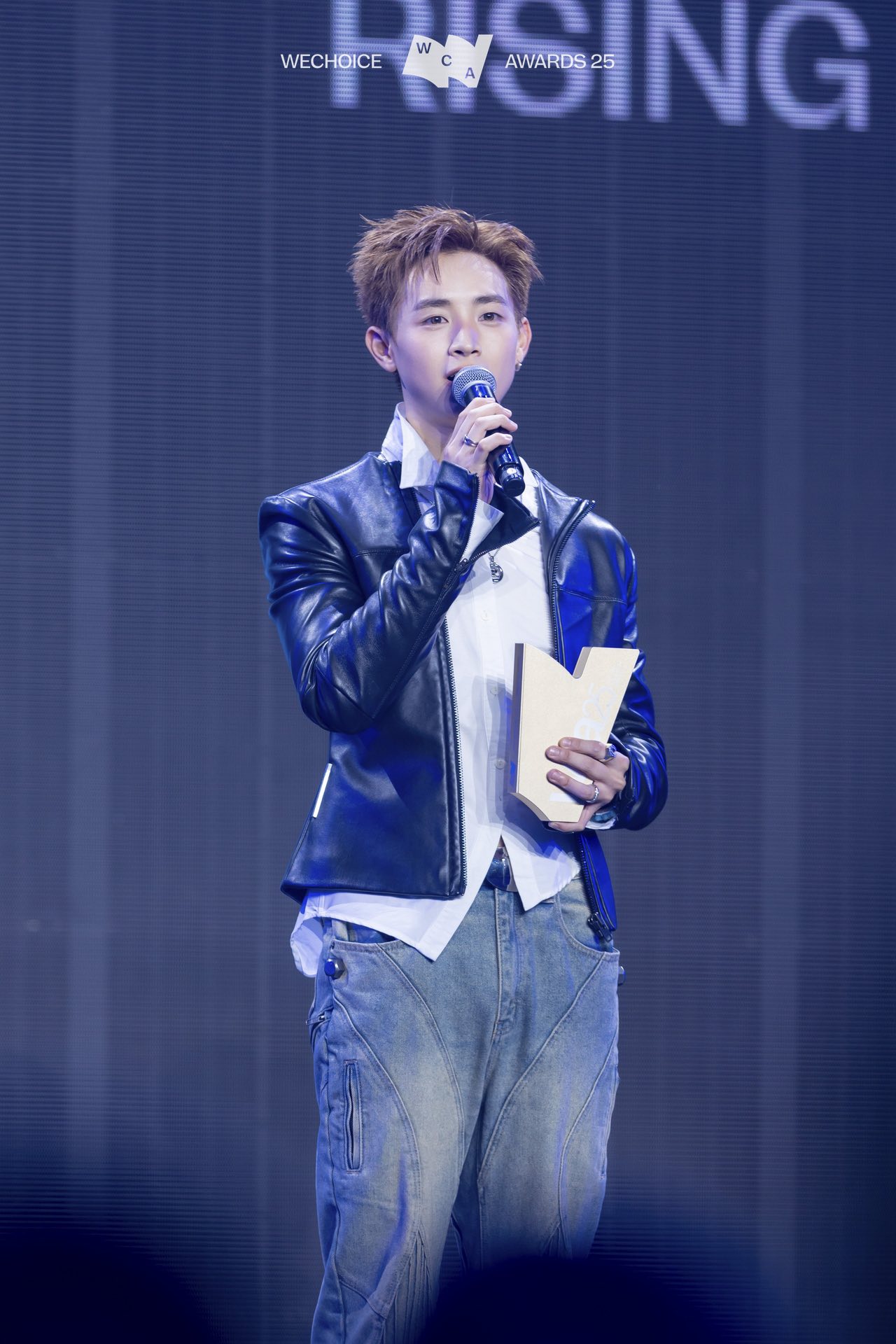 Từ ngôi sao vô danh đến Rising Artist của WeChoice Awards, nam tân binh hot nhất Vbiz đã “đủ nắng” để nở rộ sau 2 năm!- Ảnh 1.