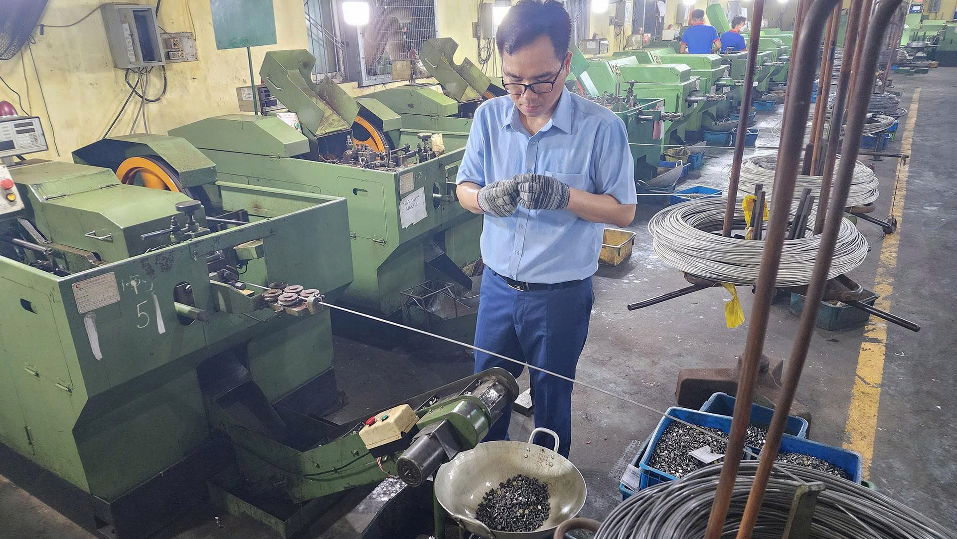 Sức bật doanh nghiệp Việt: Từ ốc vít đến ô tô- Ảnh 1. Sức bật doanh nghiệp Việt: Từ ốc vít đến ô tô- Ảnh 1.