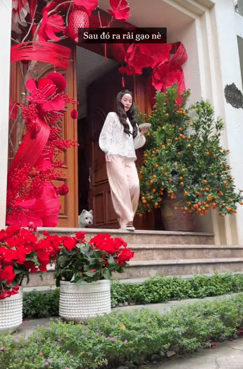 Không khí Tết trong dinh thự của phú bà 2 con Hạnh Xuka: Từ việc làm tinh tế của mẹ đến hành động đáng yêu của hai bé- Ảnh 1.