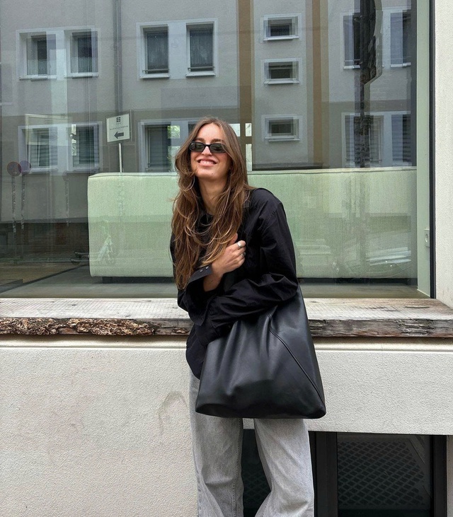 Túi oversized và cuộc trở lại của thời trang thực dụng trong cuộc sống- Ảnh 1.