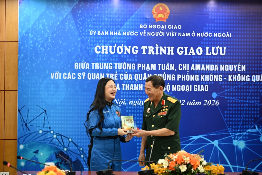 Tướng Phạm Tuân gặp nữ phi hành gia Mỹ gốc Việt đầu tiên bay vào vũ trụ - 1
