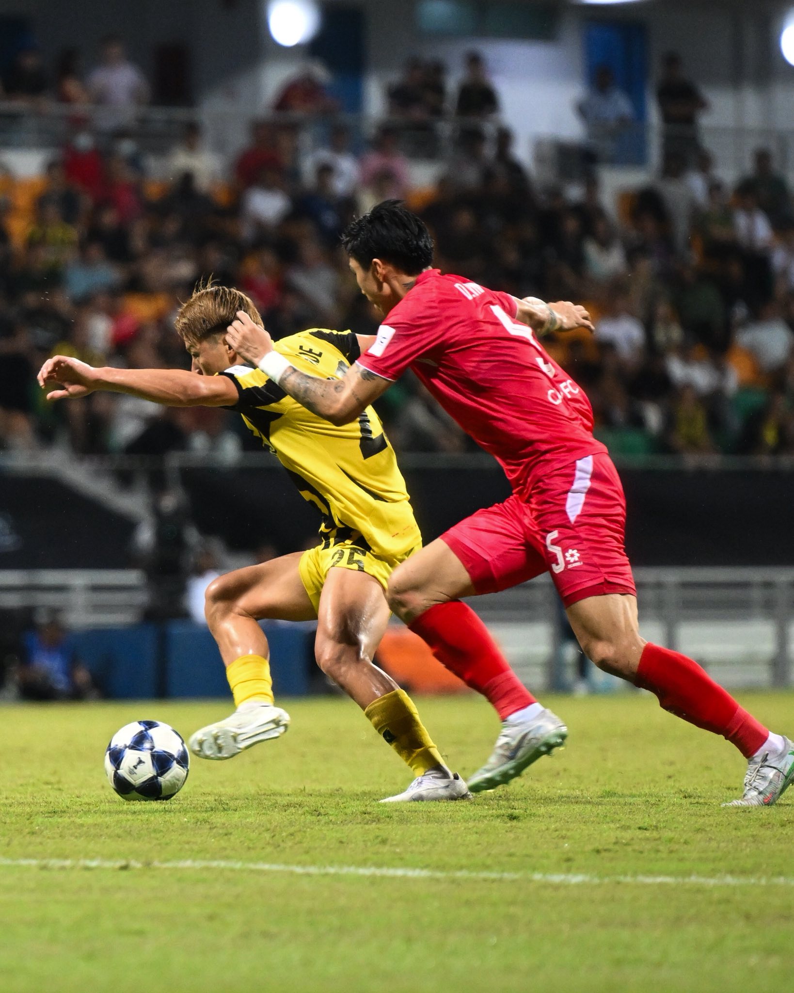 Báo chí Singapore: 'Tưởng Tampines chắc chắn bị loại, trọng tài và thẻ đỏ khiến CLB CAHN vỡ trận’- Ảnh 1.