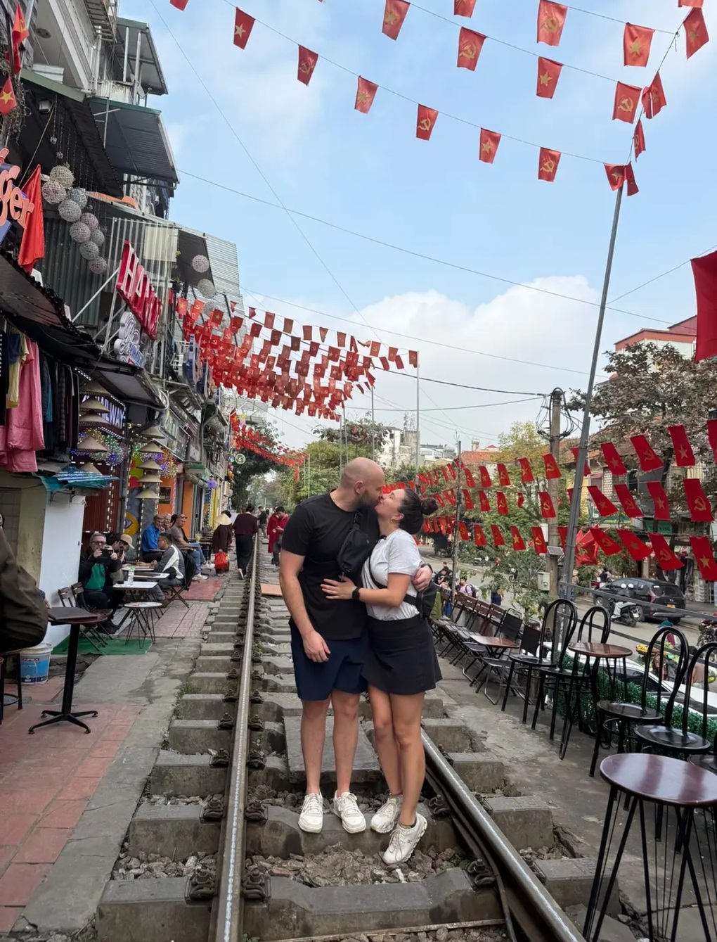 Tưởng bánh rán, khách Tây sửng sốt khi thấy nguyên liệu bò lúc nhúc - 2