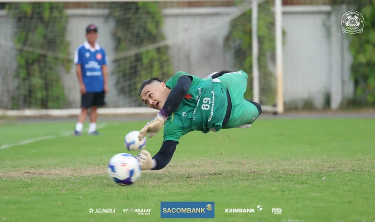 Tuyển Việt Nam khủng hoảng thừa thủ môn - Ảnh 2.