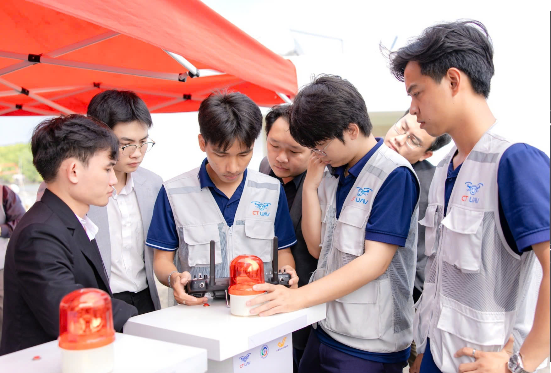 Tuyển người không chỉ vì tấm bằng 1 Tuyển người không chỉ vì tấm bằng - Ảnh 1.