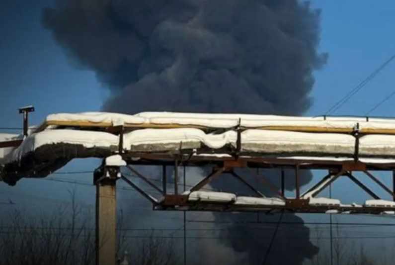 Chiến sự Ukraine ngày 1.450: UAV Kyiv tấn công sâu kỷ lục vào Nga- Ảnh 1. Chiến sự Ukraine ngày 1.450: UAV Kyiv tấn công sâu kỷ lục vào Nga- Ảnh 1.