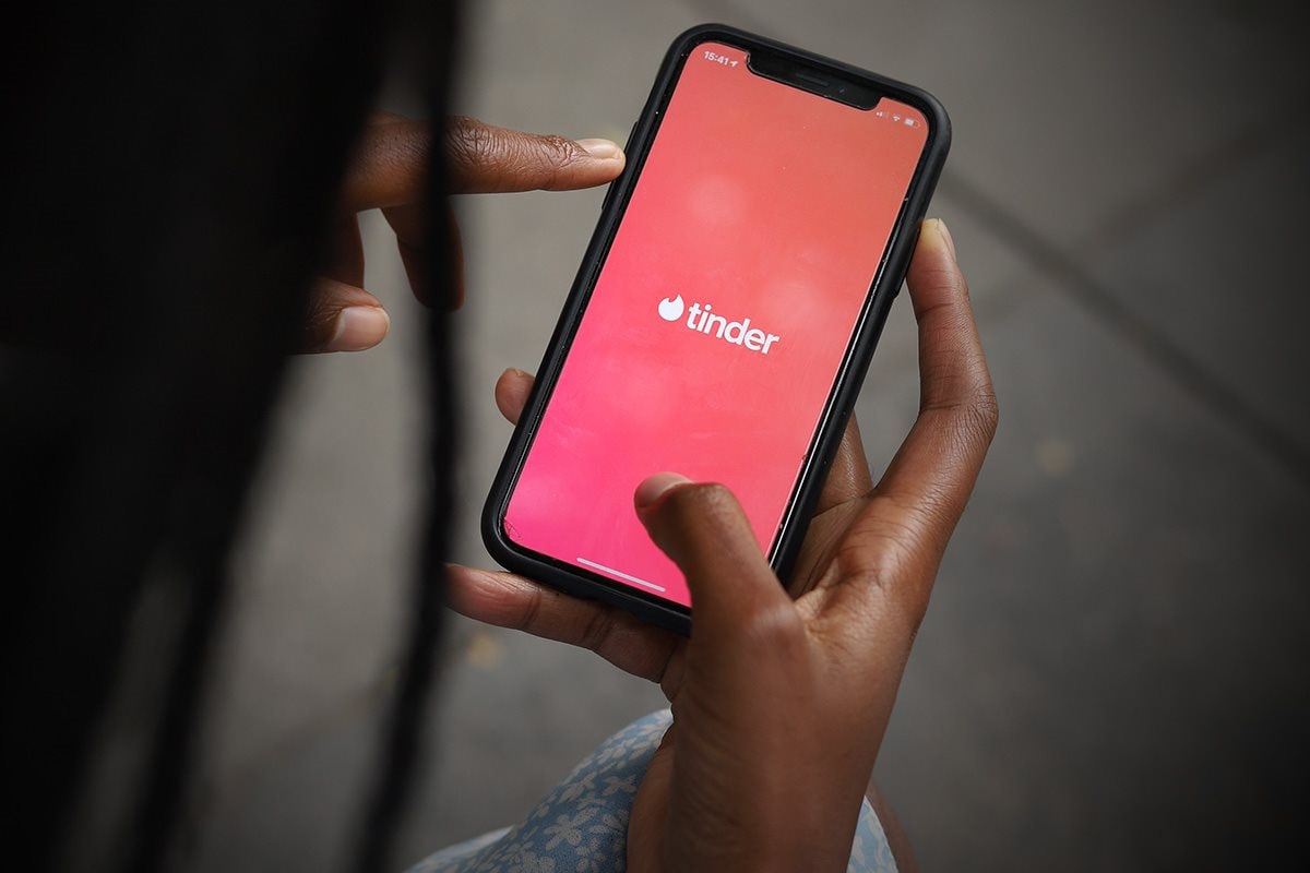 Quẹt phải để có việc: Ứng dụng hẹn hò Tinder, Bumble hồi sinh sự nghiệp của hàng nghìn Gen Z giữa cơn bão thất nghiệp- Ảnh 2.