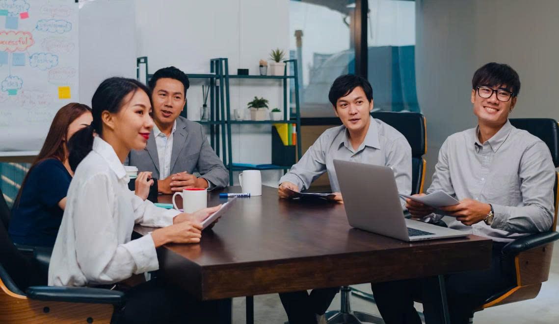 10 năm đi làm, dân công sở tiếc nuối: Ước gì biết 4 điều này sớm hơn để thăng tiến NHANH mà không kiệt sức- Ảnh 1.