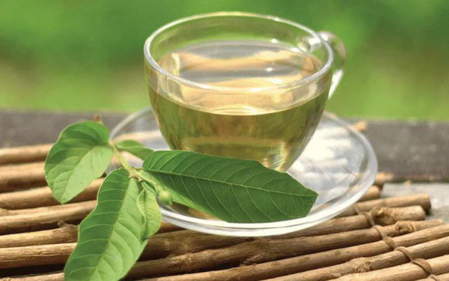 Uống lá ổi giảm triệu chứng tiêu chảy.