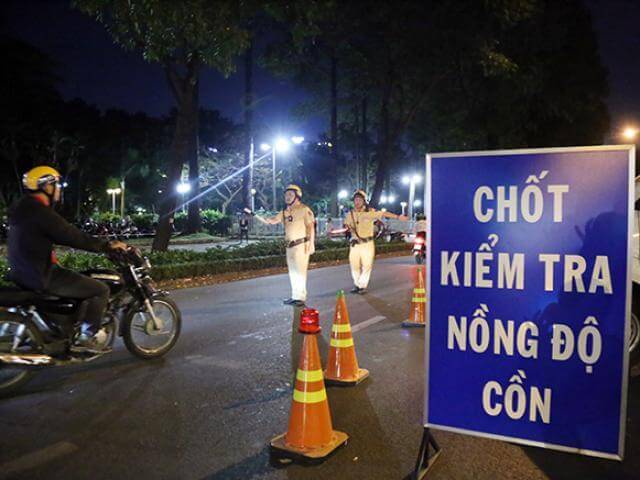 Uống rượu từ hôm trước, sáng hôm sau vẫn bị phạt nồng độ cồn, Bộ Công an nói gì?- Ảnh 1.