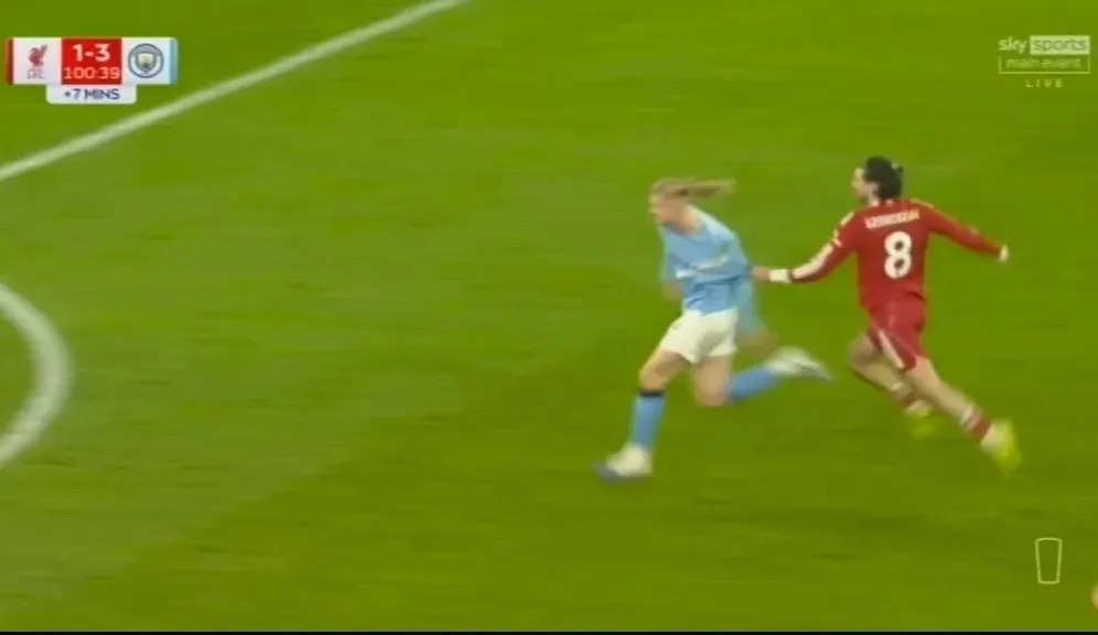 VAR “giết chết” khoảnh khắc thế kỷ ở Anfield - Ảnh 1.