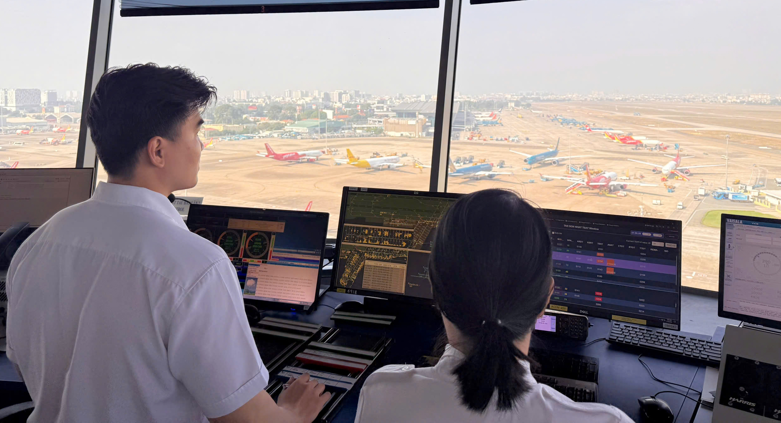 VATM điều hành gần 45.000 chuyến bay an toàn trong cao điểm Tết Bính Ngọ 2026 - Ảnh 1.