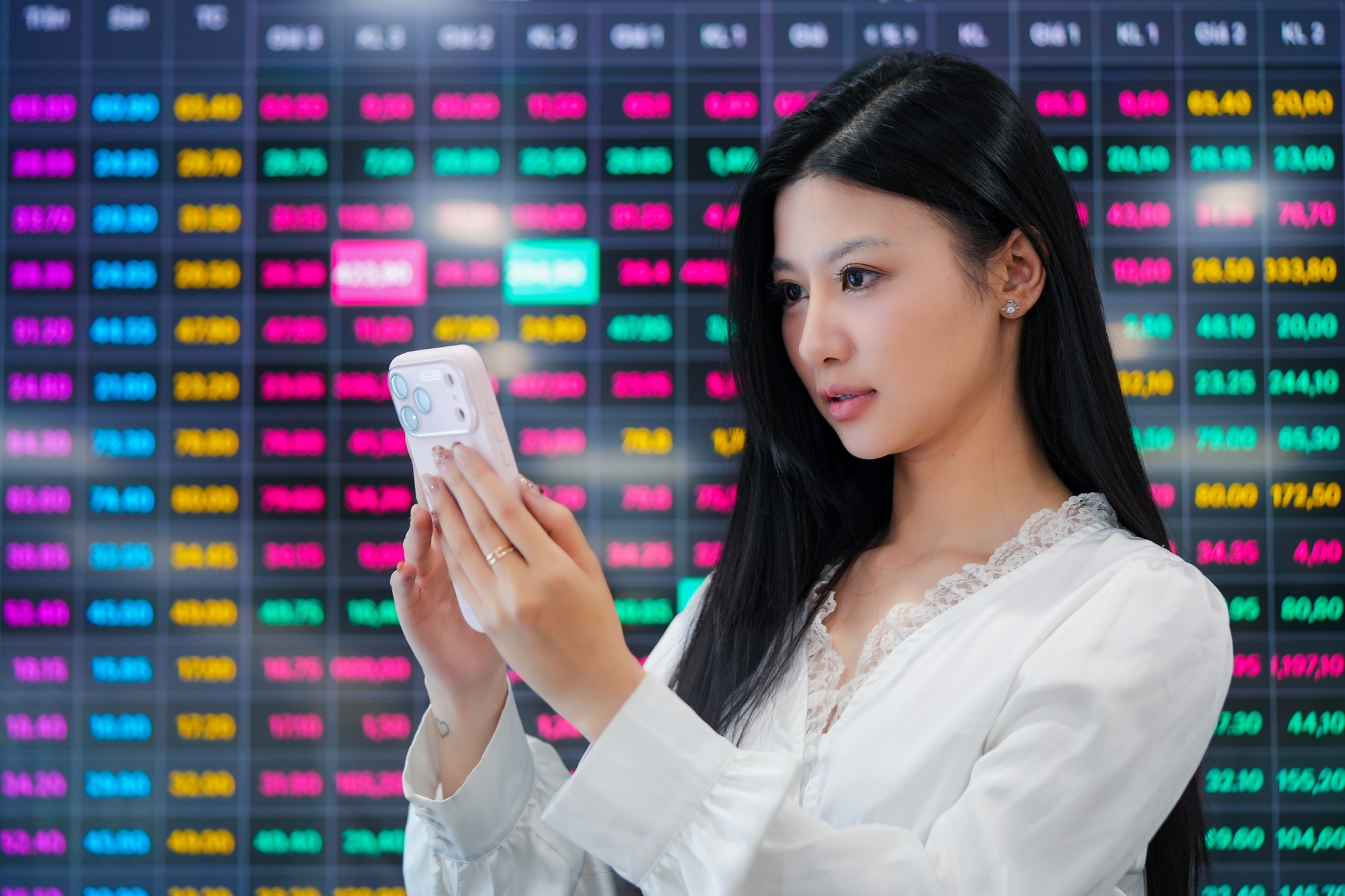 VN-Index bứt tốc phút chót, khép năm Ất Tỵ trong sắc xanh 1 VN-Index - Ảnh 1.